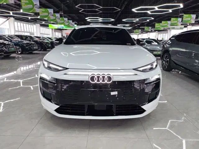 Audi Q6L e-tron — Фото автомобиля 2