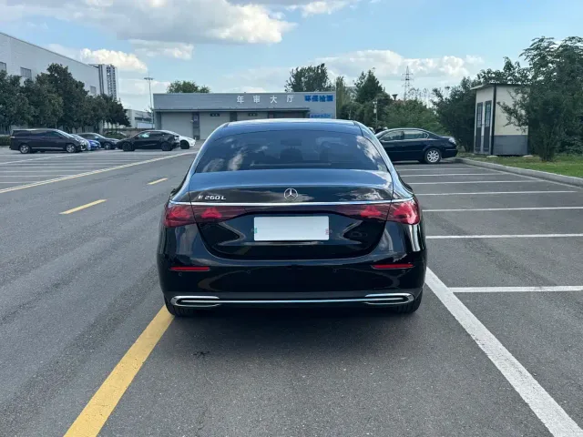 Mercedes-Benz E-Class — Фото автомобиля 14