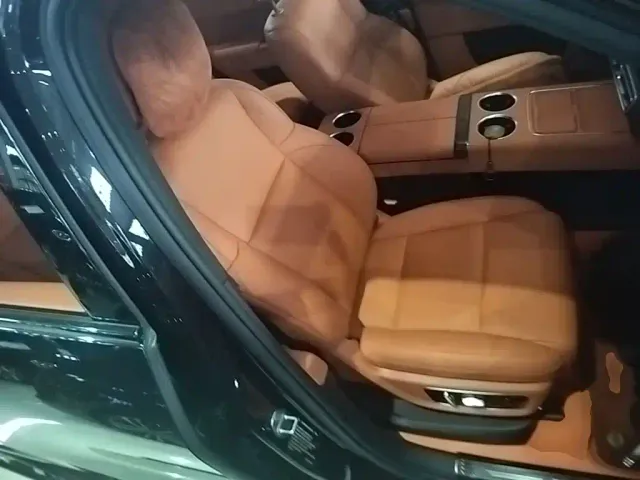 Li Auto L8 — Фото автомобиля 24