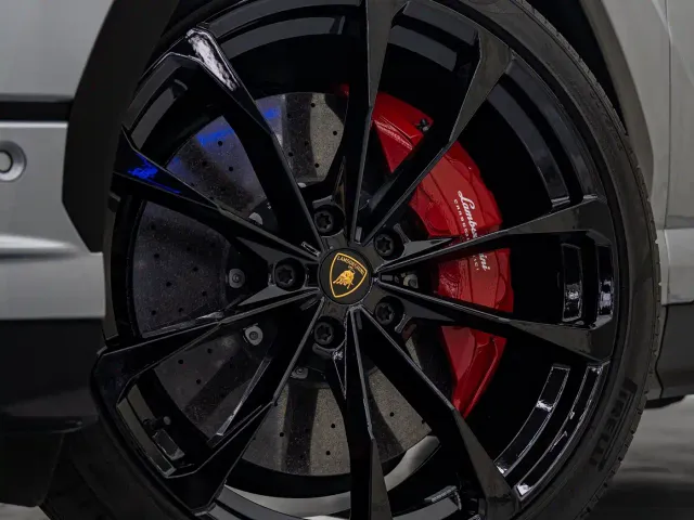 Lamborghini Urus — Фото автомобиля 21