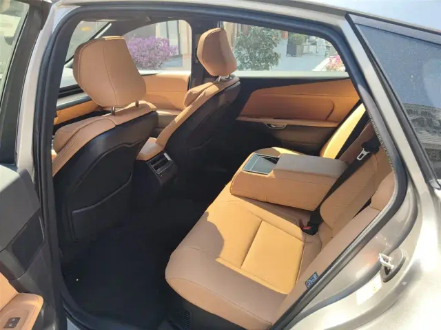 Lexus ES — Фото автомобиля 5