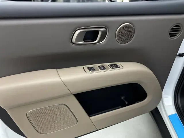 Li Auto i6 — Фото автомобиля 13