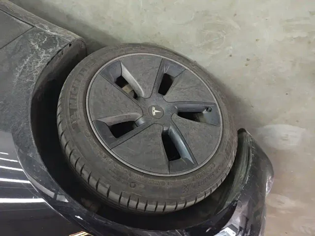 Tesla Model 3 — Фото автомобиля 22