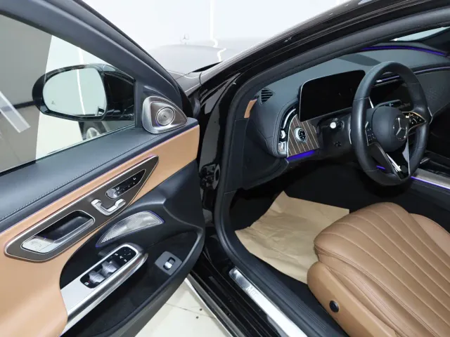 Mercedes-Benz E-Class — Фото автомобиля 21