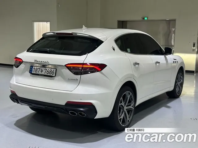Maserati Levante — Фото автомобиля 2