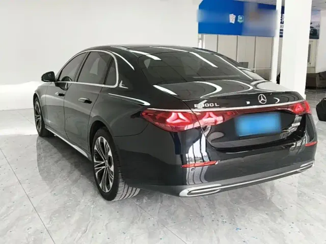 Mercedes-Benz E-Class — Фото автомобиля 4