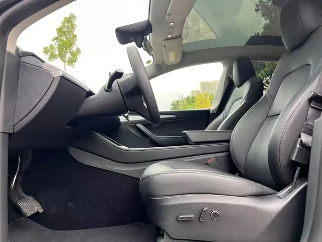 Tesla Model Y — Фото автомобиля 8