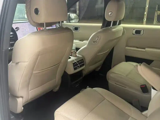 Li Auto L8 — Фото автомобиля 7