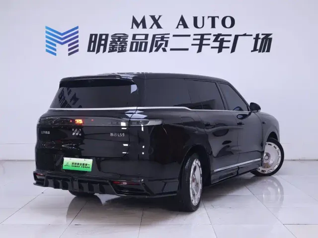 IM Motors LS9 — Фото автомобиля 7