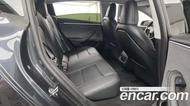 Tesla Model 3 — Фото автомобиля 17