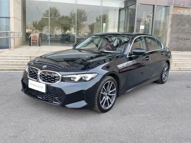 Фотография автомобиля — BMW 3 Series