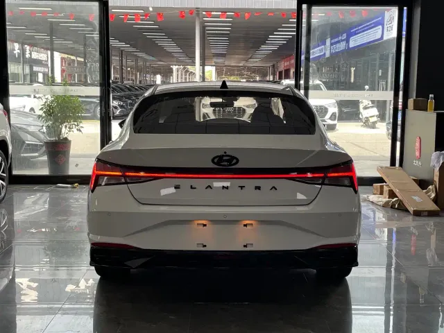 Hyundai Elantra — Фото автомобиля 15