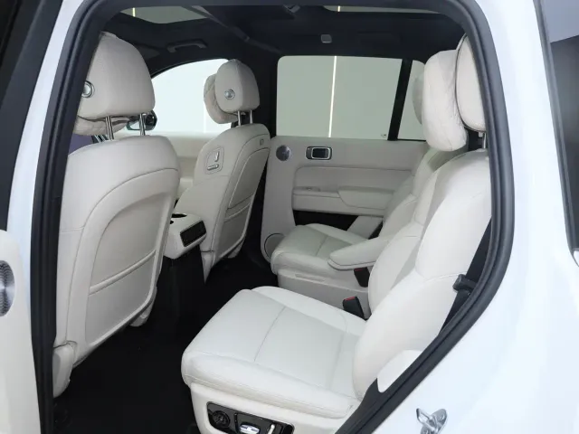 Li Auto L8 — Фото автомобиля 23