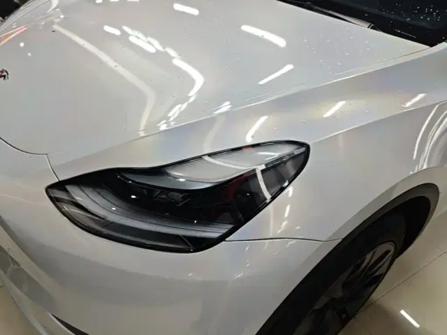 Tesla Model Y — Фото автомобиля 23