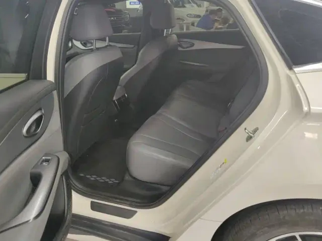 BYD Seal 07 DM-i — Фото автомобиля 11