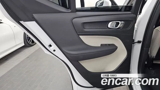Volvo XC40 — Фото автомобиля 25