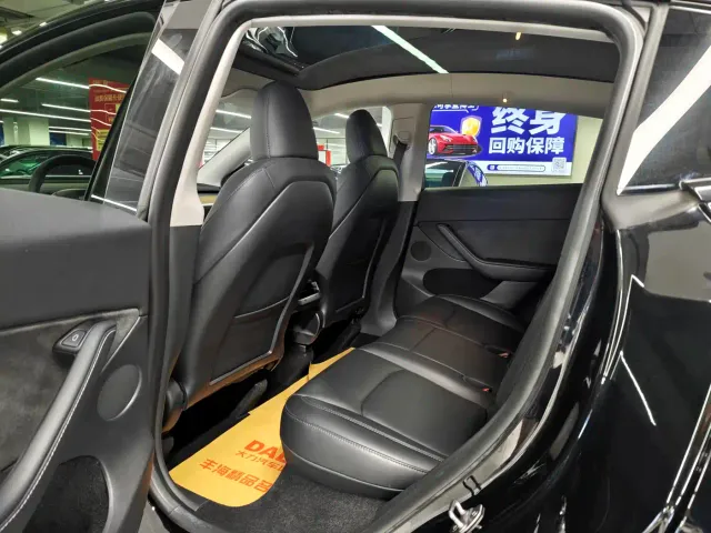 Tesla Model Y — Фото автомобиля 4