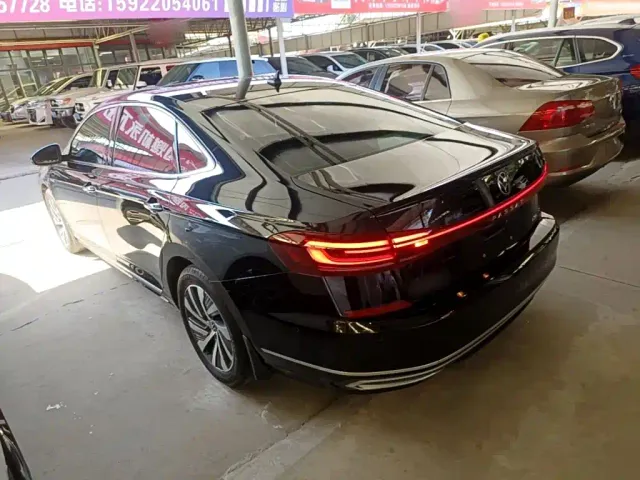 Volkswagen Passat — Фото автомобиля 4