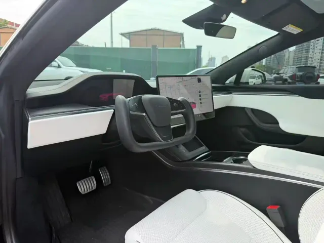 Tesla Model S — Фото автомобиля 5
