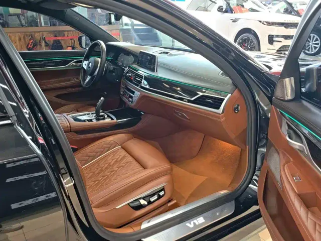 BMW 7 Series — Фото автомобиля 30