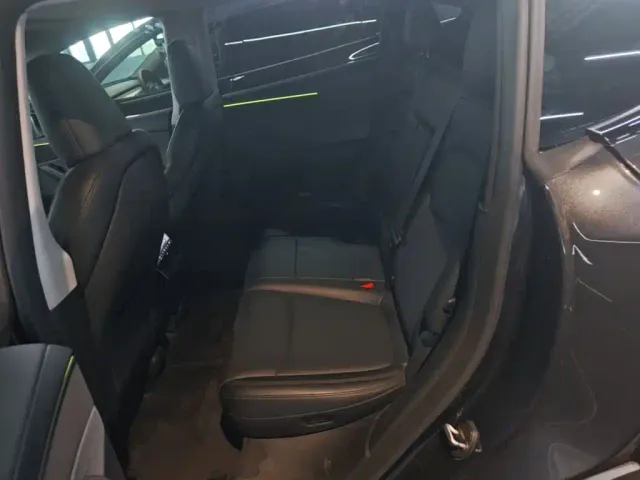 Tesla Model Y — Фото автомобиля 16