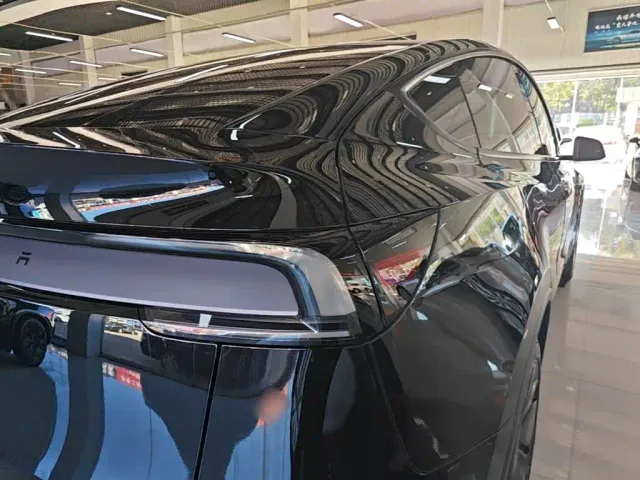 Tesla Model Y — Фото автомобиля 7