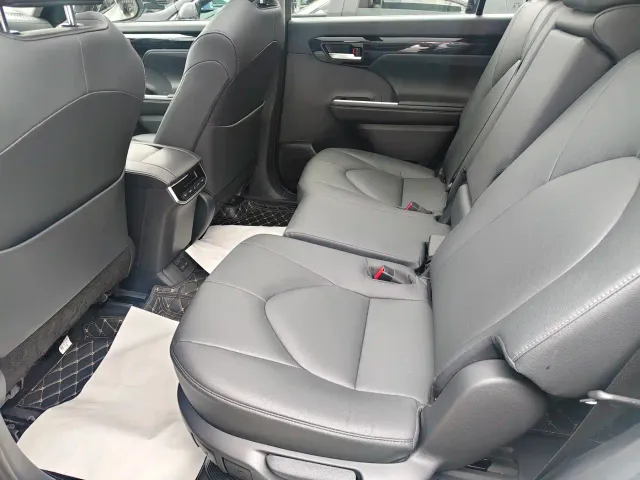 Toyota Highlander — Фото автомобиля 6