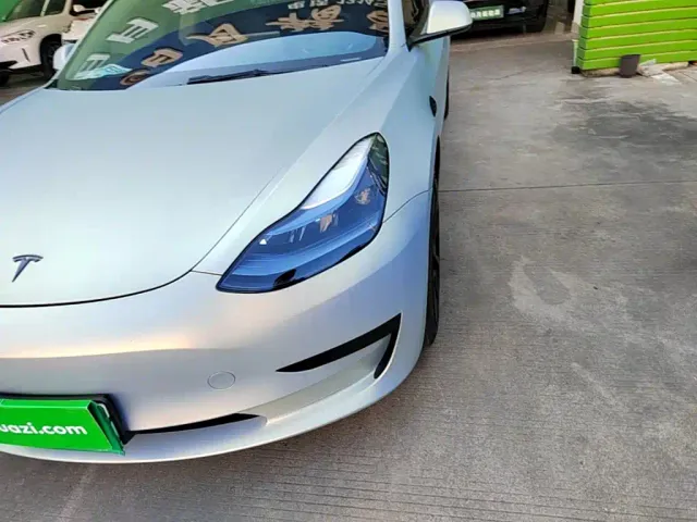Tesla Model 3 — Фото автомобиля 23