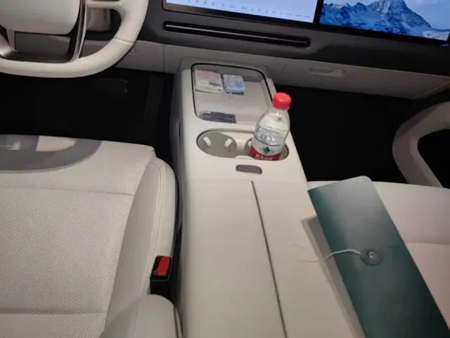 Li Auto i6 — Фото автомобиля 16