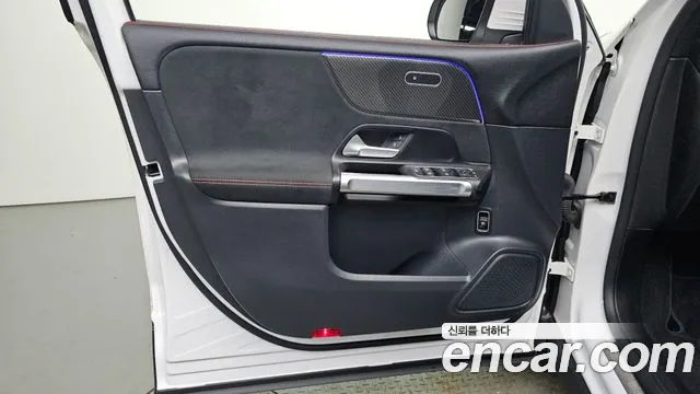 Mercedes-Benz GLB-Class — Фото автомобиля 13