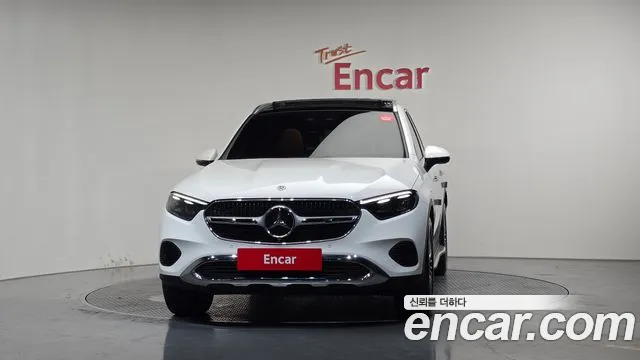 Фотография автомобиля — Mercedes-Benz GLC-Class