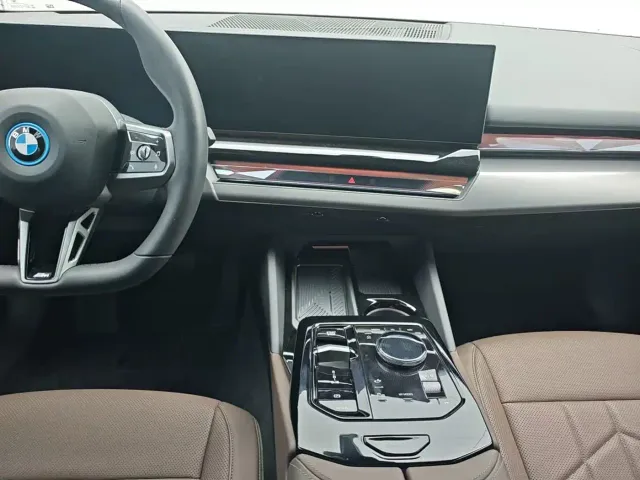 BMW i5 — Фото автомобиля 14