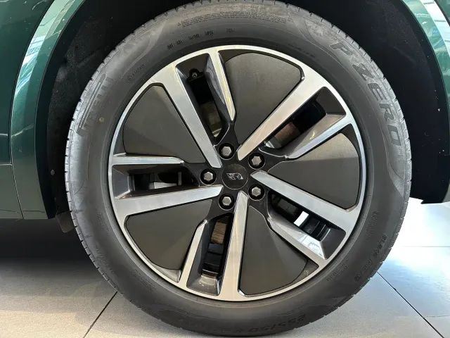 Li Auto L7 — Фото автомобиля 25