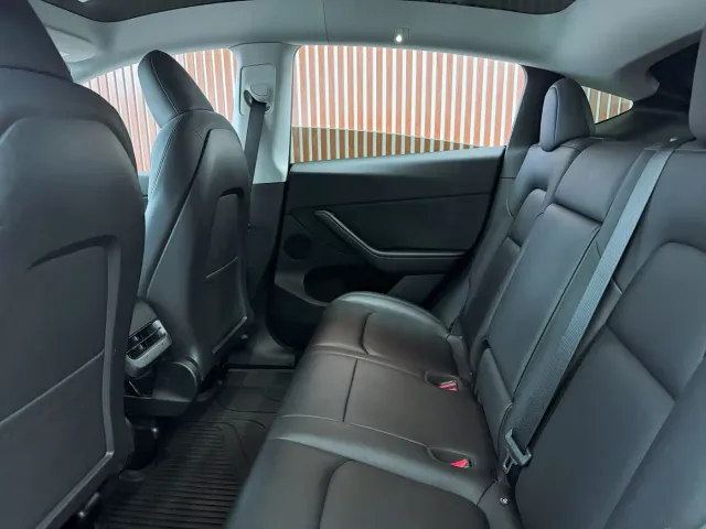 Tesla Model Y — Фото автомобиля 8
