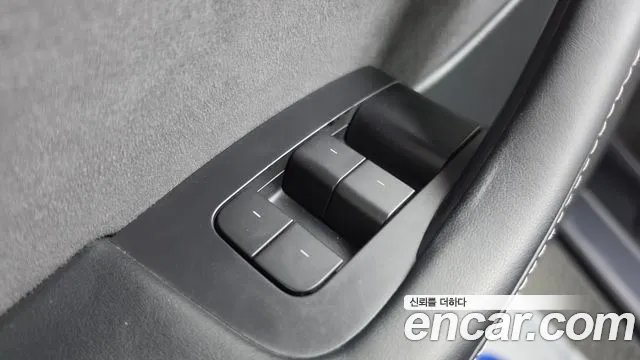 Tesla Model Y — Фото автомобиля 27
