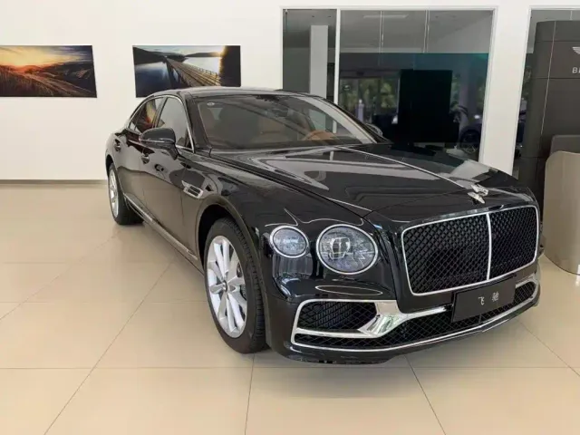 Bentley Flying Spur — Фото автомобиля 3