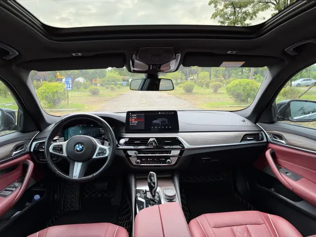 BMW 5 Series — Фото автомобиля 17