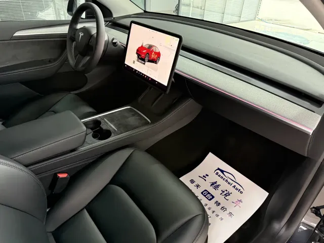 Tesla Model Y — Фото автомобиля 12