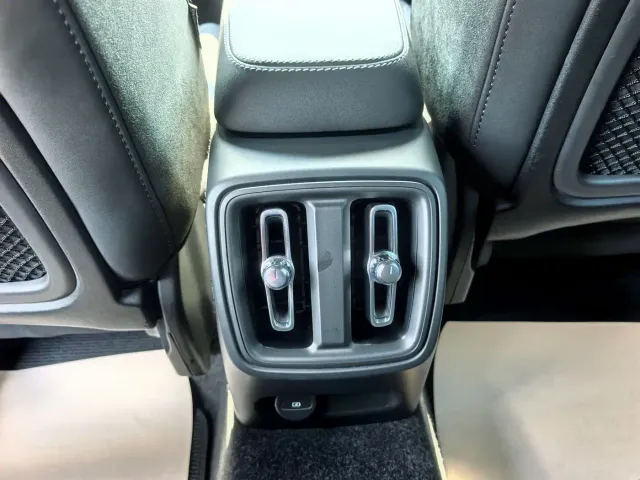 Volvo C40 — Фото автомобиля 13