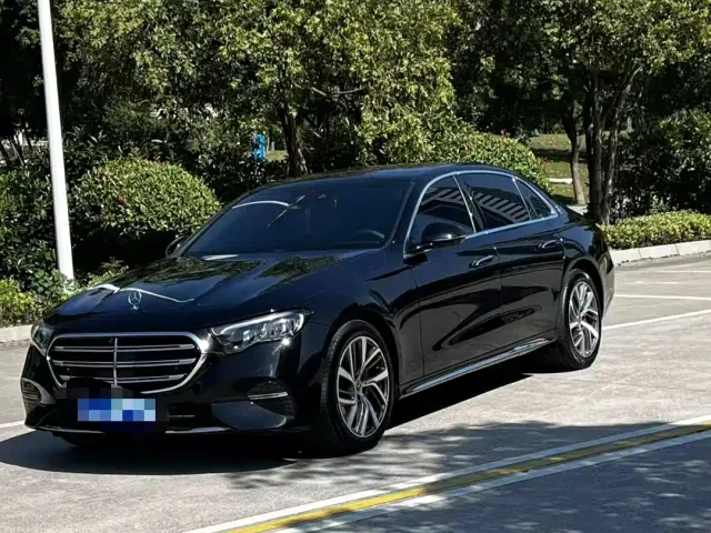 Фотография автомобиля — Mercedes-Benz E-Class
