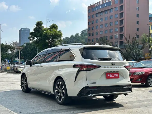 Toyota Granvia — Фото автомобиля 7