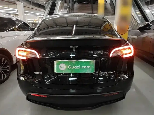 Tesla Model Y — Фото автомобиля 5