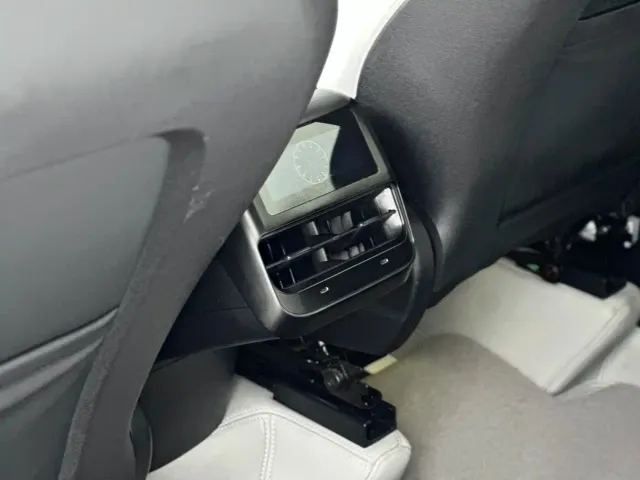Tesla Model Y — Фото автомобиля 5