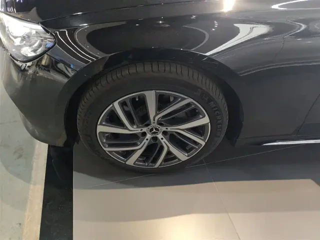 Mercedes-Benz E-Class — Фото автомобиля 24