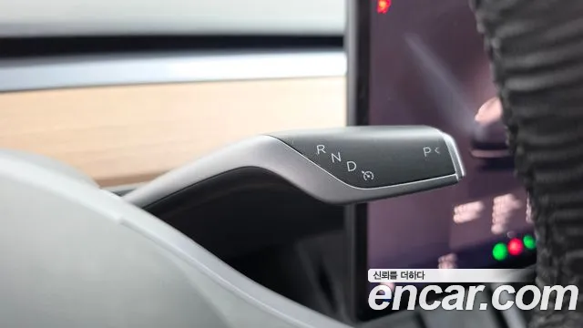 Tesla Model 3 — Фото автомобиля 9