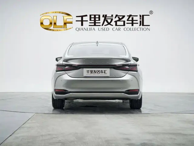 Lexus ES — Фото автомобиля 3