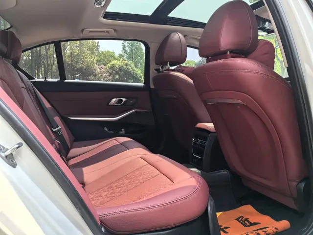 BMW 3 Series — Фото автомобиля 10