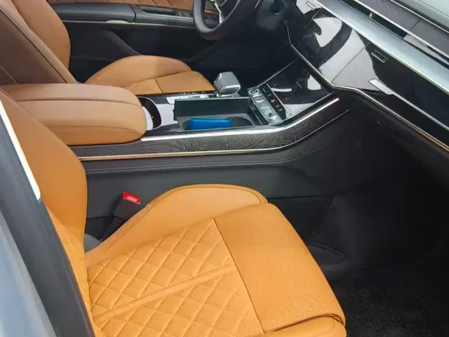 Audi A8 — Фото автомобиля 5