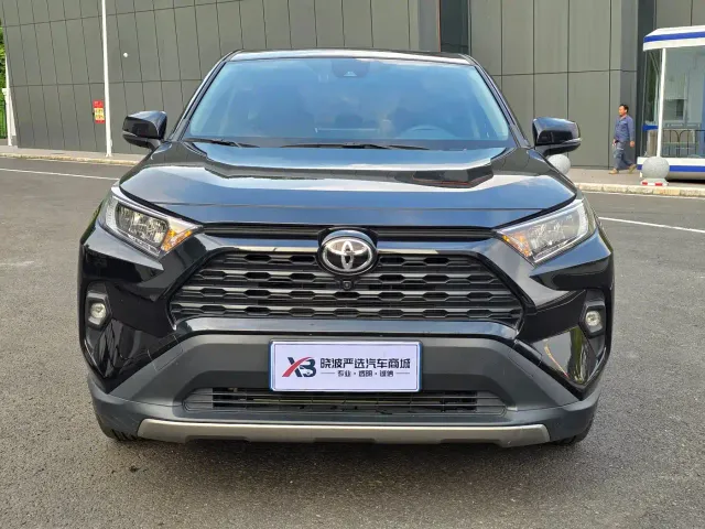 Toyota RAV4 — Фото автомобиля 2