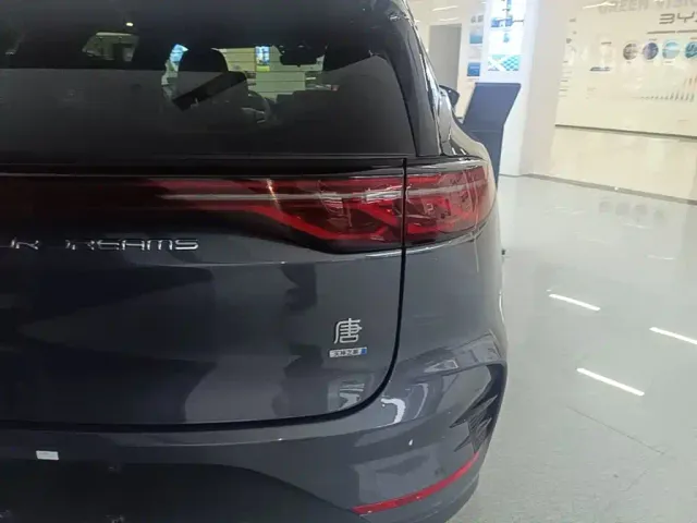 BYD Tang — Фото автомобиля 7